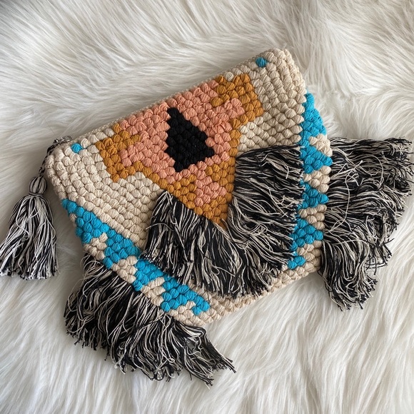 sale | woven pouch - Picture 2 of 6